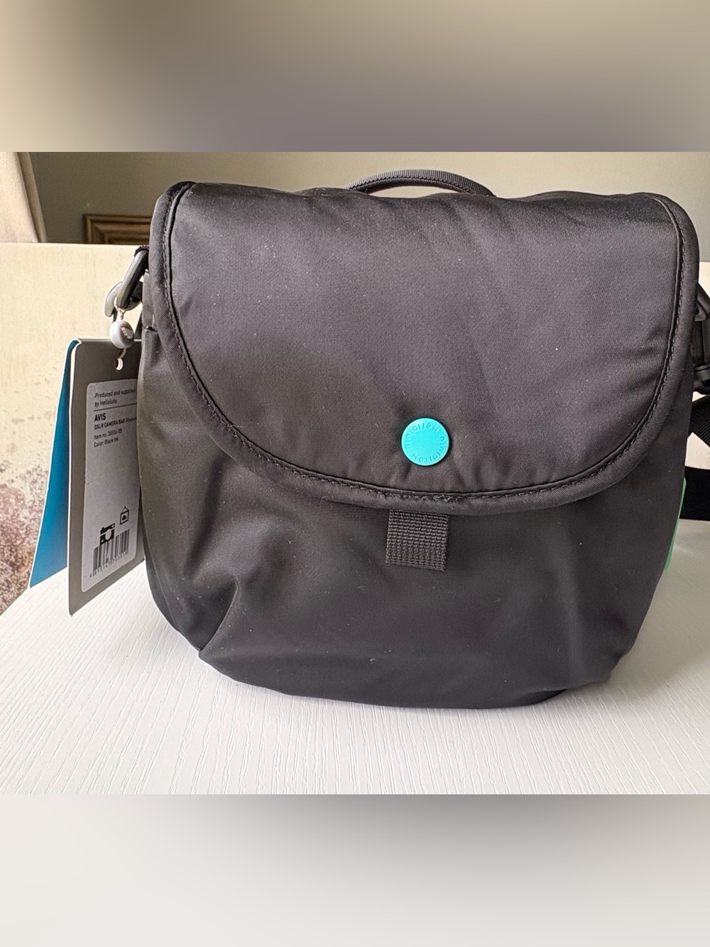 Hellolulu-Avis DSLR Black Camera Bag with Teal Logo Button